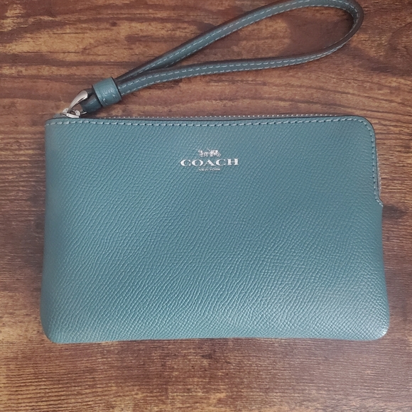 Coach Handbags - Coach Wristlet